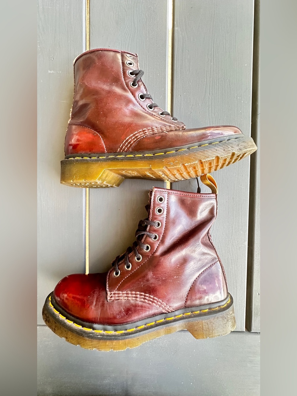 Dr Martens Vegan Cherry Red Boots Womens Size 7 Lace Up Smooth Leather Finish - Picture 3 of 9